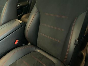 Mercedes-Benz EQA EQA 250 66.5kWh AMG Line (190 ps) - REVERSE CAM - NAV - ADAPTIVE