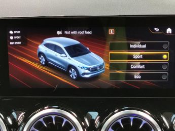Mercedes-Benz EQA EQA 250 66.5kWh AMG Line (190 ps) - REVERSE CAM - NAV - ADAPTIVE