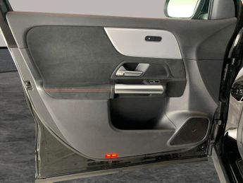 Mercedes-Benz EQA EQA 250 66.5kWh AMG Line (190 ps) - REVERSE CAM - NAV - ADAPTIVE