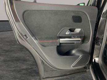 Mercedes-Benz EQA EQA 250 66.5kWh AMG Line (190 ps) - REVERSE CAM - NAV - ADAPTIVE