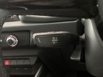 Audi A1 1.0 TFSI 30 Sport Sportback S Tronic (110 ps) - CRUISE - DRIVING