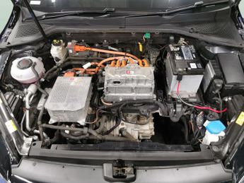 Volkswagen E-golf 35.8kWh e-Golf (136 ps) - CLIMATE CONTROL - DAB - USB AUDIO