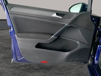 Volkswagen E-golf 35.8kWh e-Golf (136 ps) - CLIMATE CONTROL - DAB - USB AUDIO