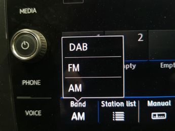 Volkswagen E-golf 35.8kWh e-Golf (136 ps) - CLIMATE CONTROL - DAB - USB AUDIO