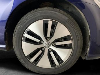 Volkswagen E-golf 35.8kWh e-Golf (136 ps) - CLIMATE CONTROL - DAB - USB AUDIO