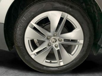 Skoda Enyaq 62kWh 60 (DC120kW) (179 ps) - NAV - LEATHER - WIFI