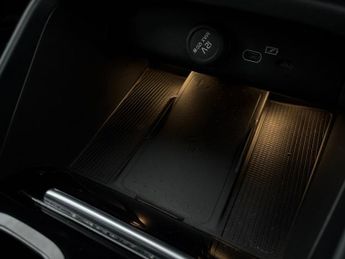 Volvo XC40 Recharge 69kWh Plus (231 ps) - LED - REVERSE CAM - HEATED SEATS