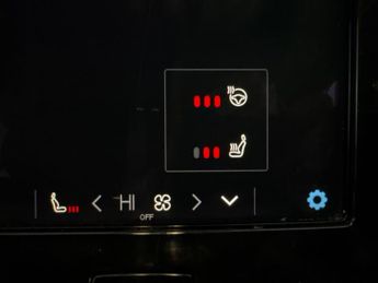 Volvo XC40 Recharge 69kWh Plus (231 ps) - LED - REVERSE CAM - HEATED SEATS