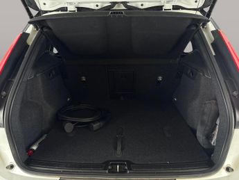 Volvo XC40 Recharge 69kWh Plus (231 ps) - LED - REVERSE CAM - HEATED SEATS