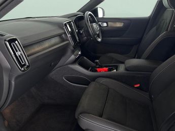 Volvo XC40 Recharge 69kWh Plus (231 ps) - LED - REVERSE CAM - HEATED SEATS