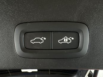 Volvo XC40 Recharge 69kWh Plus (231 ps) - LED - REVERSE CAM - HEATED SEATS