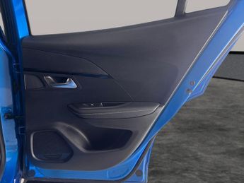 Peugeot E-2008 50kWh GT (7kW Charger) (136 ps) - LED - REVERSE CAM - NAV