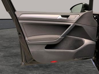 Volkswagen E-golf 35.8kWh e-Golf (136 ps) - CLIMATE CONTROL - DAB - USB AUDIO