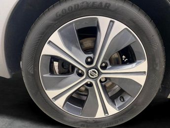 Nissan Leaf 40kWh Tekna (150 ps) - BLIND SPOT ASSIST - LANE DEPARTURE  - CRU