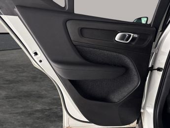 Volvo XC40 Recharge 69kWh Plus (231 ps) - LED - REVERSE CAM - HEATED SEATS