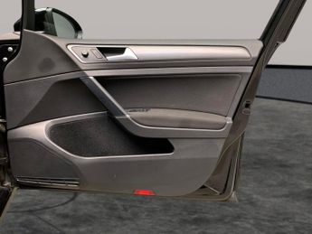 Volkswagen E-golf 35.8kWh e-Golf (136 ps) - CLIMATE CONTROL - DAB - USB AUDIO