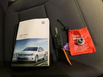 Volkswagen E-golf 35.8kWh e-Golf (136 ps) - CLIMATE CONTROL - DAB - USB AUDIO