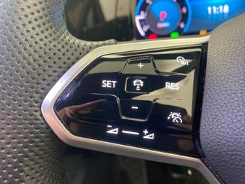 Volkswagen Golf 2.0 TDI GTD DSG (200 ps) - DIGITAL DASH - PARK SENSORS - PADDLE 