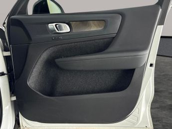 Volvo XC40 Recharge 69kWh Plus (231 ps) - LED - REVERSE CAM - HEATED SEATS