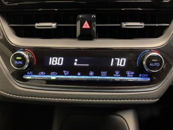 Toyota Corolla 1.8 VVT-h Icon Tech CVT (122 ps) - REVERSE CAM - NAV - HEATED SE