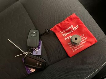 Toyota Corolla 1.8 VVT-h Icon Tech CVT (122 ps) - REVERSE CAM - NAV - HEATED SE