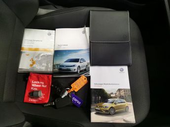 Volkswagen E-golf 35.8kWh e-Golf (136 ps) - CLIMATE CONTROL - DAB - USB AUDIO