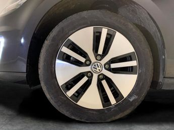 Volkswagen E-golf 35.8kWh e-Golf (136 ps) - CLIMATE CONTROL - DAB - USB AUDIO
