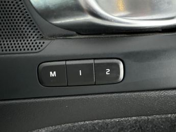 Volvo XC40 Recharge 69kWh Plus (231 ps) - LED - REVERSE CAM - HEATED SEATS