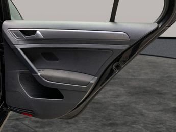 Volkswagen E-golf 35.8kWh e-Golf (136 ps) - CLIMATE CONTROL - DAB - USB AUDIO