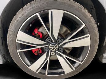 Volkswagen Golf 2.0 TDI GTD DSG (200 ps) - DIGITAL DASH - PARK SENSORS - PADDLE 