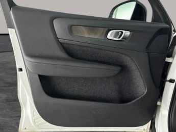 Volvo XC40 Recharge 69kWh Plus (231 ps) - LED - REVERSE CAM - HEATED SEATS