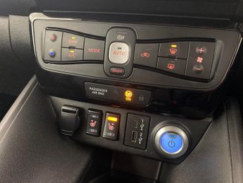 Nissan Leaf 40kWh Tekna (150 ps) - BLIND SPOT ASSIST - LANE DEPARTURE  - CRU