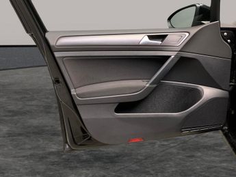 Volkswagen E-golf 35.8kWh e-Golf (136 ps) - CLIMATE CONTROL - DAB - USB AUDIO