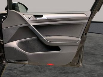 Volkswagen E-golf 35.8kWh e-Golf (136 ps) - CLIMATE CONTROL - DAB - USB AUDIO