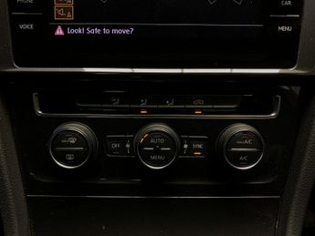 Volkswagen E-golf 35.8kWh e-Golf (136 ps) - CLIMATE CONTROL - DAB - USB AUDIO