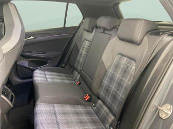 Volkswagen Golf 2.0 TDI GTD DSG (200 ps) - DIGITAL DASH - PARK SENSORS - PADDLE 