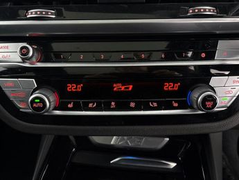 BMW iX3 80kWh Premier Edition (286 ps) - DRIVING ASSISTANT - PARK ASSIST