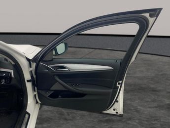 BMW 5 Series 2.0 520d MHT SE Touring Steptronic (190 ps) - LED - NAV - ACOUST