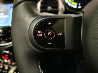 Mini Electric Hatch Cooper SE 32.6kWh Resolute Edition (184 ps) - 17IN ALLOYS - 17IN