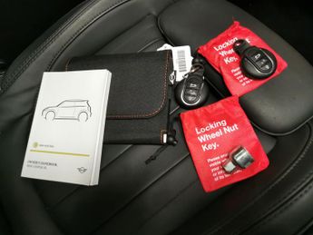 Mini Electric Hatch Cooper SE 32.6kWh Resolute Edition (184 ps) - 17IN ALLOYS - 17IN