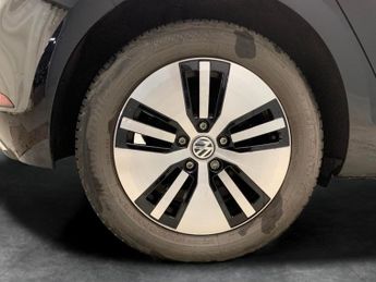 Volkswagen E-golf 35.8kWh e-Golf (136 ps) - CLIMATE CONTROL - DAB - USB AUDIO