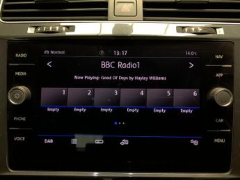 Volkswagen E-golf 35.8kWh e-Golf (136 ps) - CLIMATE CONTROL - DAB - USB AUDIO