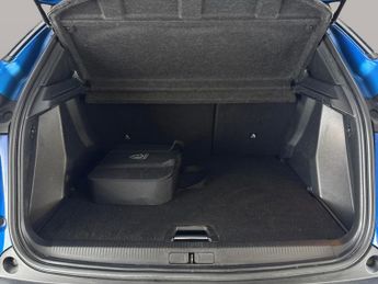 Peugeot E-2008 50kWh GT (7kW Charger) (136 ps) - LED - REVERSE CAM - NAV