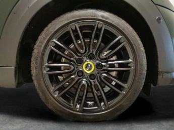 Mini Electric Hatch Cooper SE 32.6kWh Resolute Edition (184 ps) - 17IN ALLOYS - 17IN