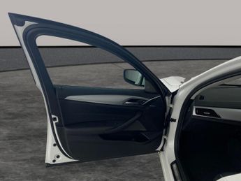 BMW 5 Series 2.0 520d MHT SE Touring Steptronic (190 ps) - LED - NAV - ACOUST