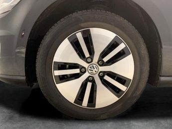 Volkswagen E-golf 35.8kWh e-Golf (136 ps) - CLIMATE CONTROL - DAB - USB AUDIO