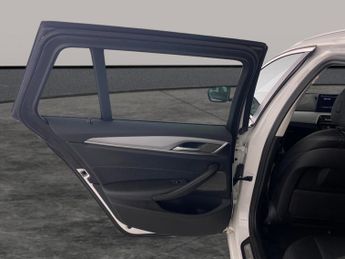 BMW 5 Series 2.0 520d MHT SE Touring Steptronic (190 ps) - LED - NAV - ACOUST