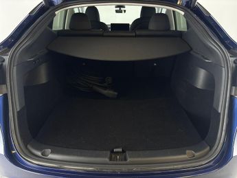 Tesla Model Y (Dual Motor) Long Range 4WDE (384 bhp) - REVERSE CAM - NAV - LEA
