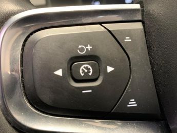 Volvo XC40 1.5h T4 Recharge 10.7kWh R-Design Plug-in (211 ps) - PARK ASSIST