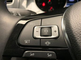 Volkswagen E-golf 35.8kWh e-Golf (136 ps) - CLIMATE CONTROL - DAB - USB AUDIO